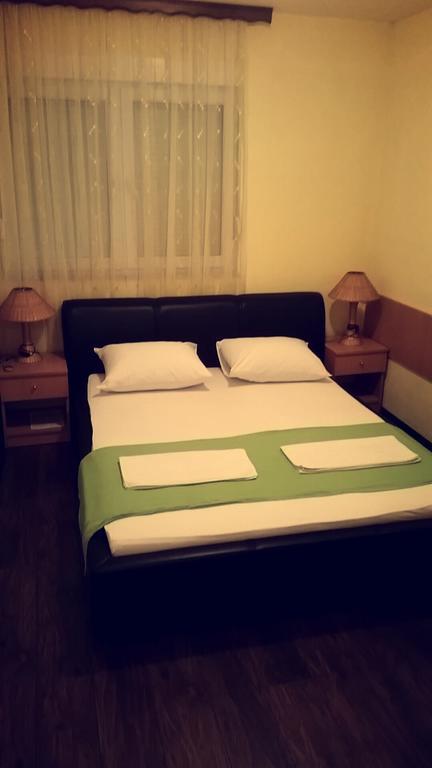 Motel Aura Gnojnice Room photo