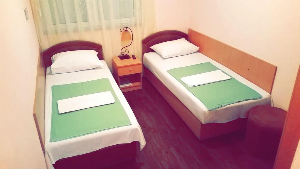 Motel Aura Gnojnice Room photo